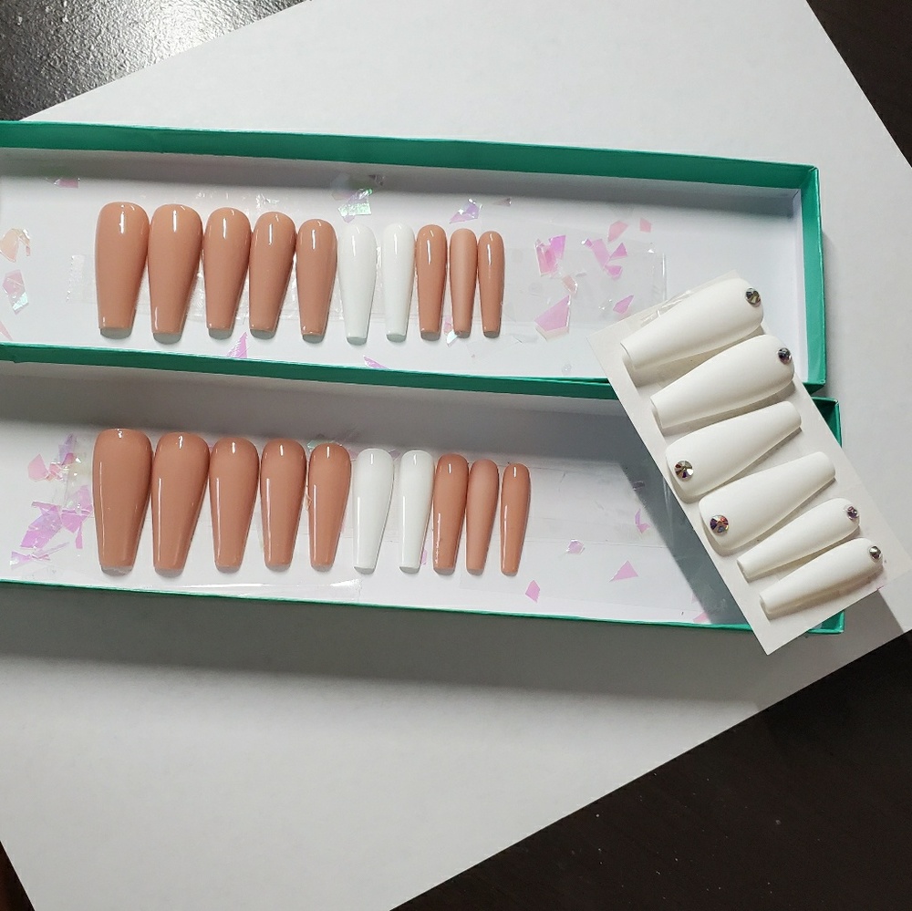 26 PC. Press on nails